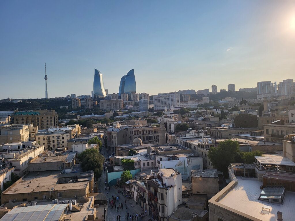 Панорама Баку у Девичьей башни